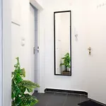 Appartement Modern Cozy - Three Box Spring Beds