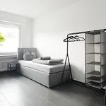 Appartement Modern Cozy - Three Box Spring Beds
