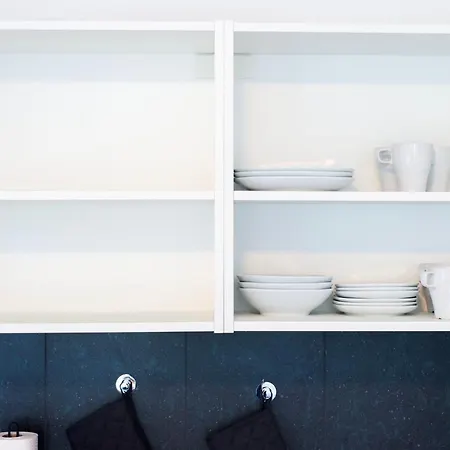 Modern Cozy - Three Box Spring Beds Apartment