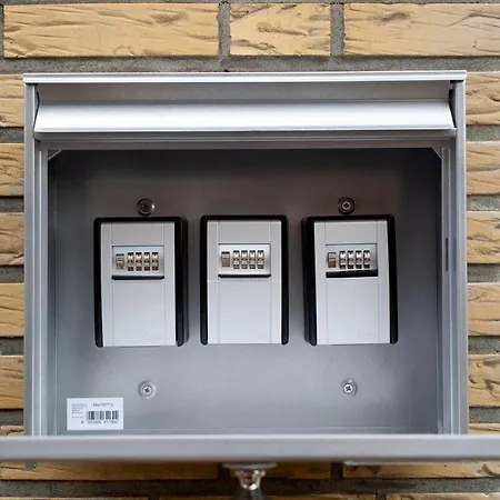 Modern Cozy - Three Box Spring Beds 아파트 *