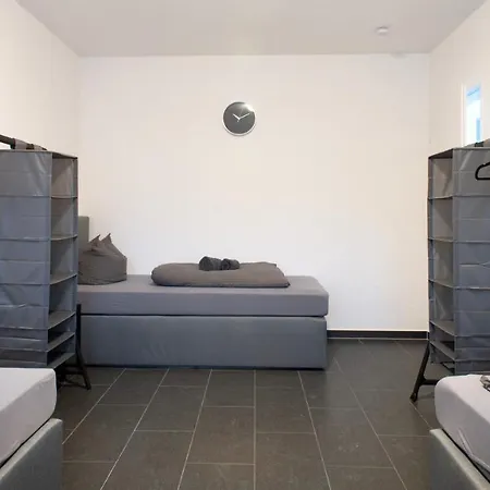Modern Cozy - Three Box Spring Beds Apartment *