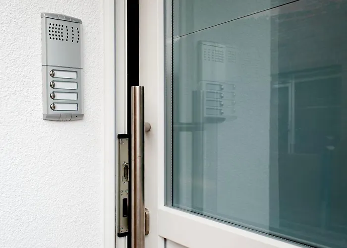 Modern Cozy - Three Box Spring Beds 아파트