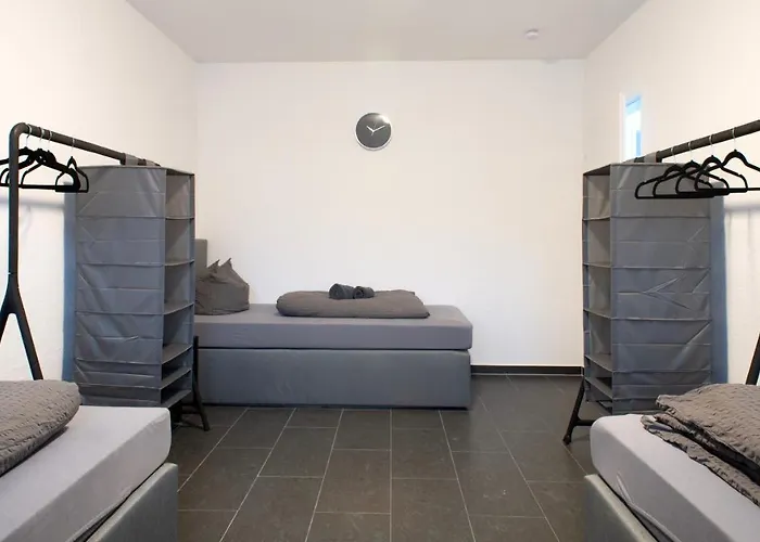 Modern Cozy - Three Box Spring Beds 아파트 *